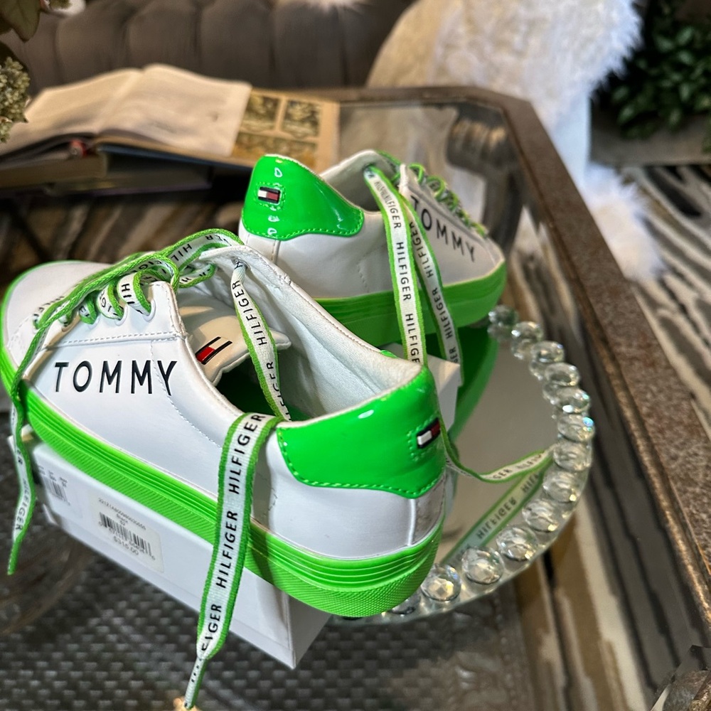 🔥🔥🔥Tommy Hilfiger White and Neon Green Sneakers🔥🔥🔥 - Picture 5 of 8